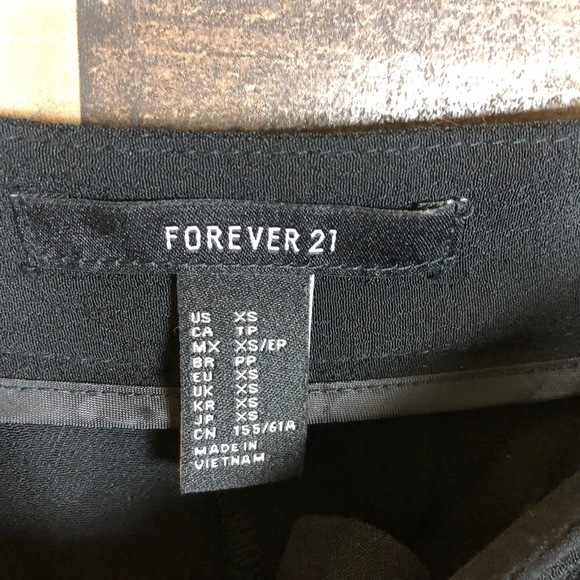 Forever‎ 21 black shorts - Picture 3 of 4